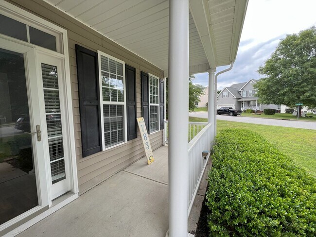Building Photo - 783 Hay River St