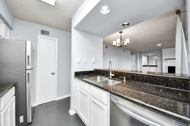 Building Photo - 250 El Dorado Blvd