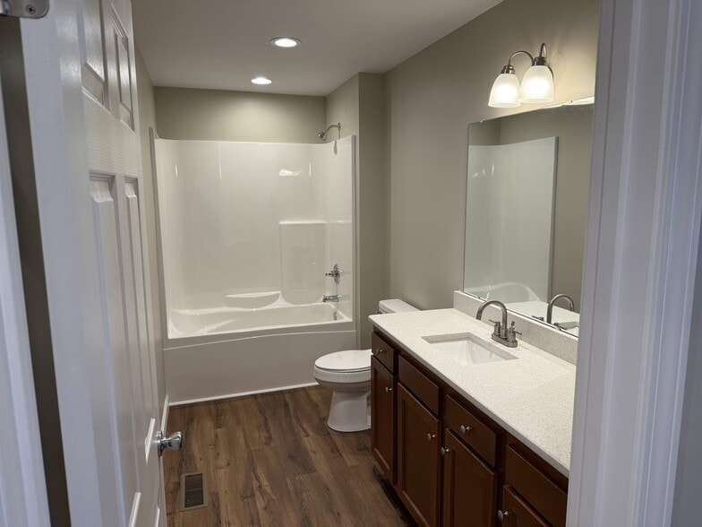 Building Photo - 105 Robins Way