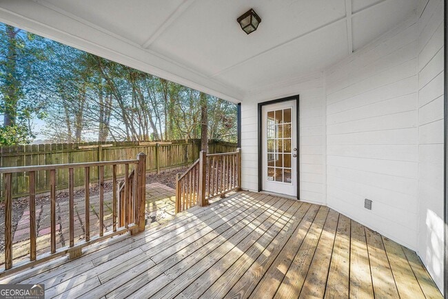 Building Photo - 198 Lakeview Dr