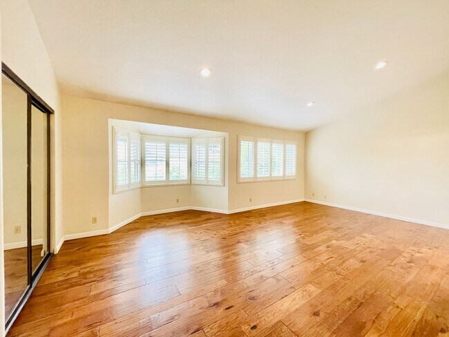 Building Photo - Beautiful 4 Bed 3 Bath + Huge Bonus Room A...