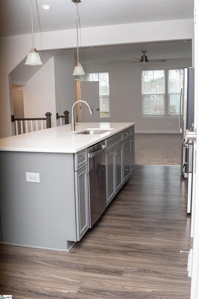 Building Photo - 17 Rollins Ave