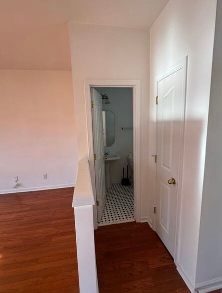 Half Bath - 9920 Forest Run Ln