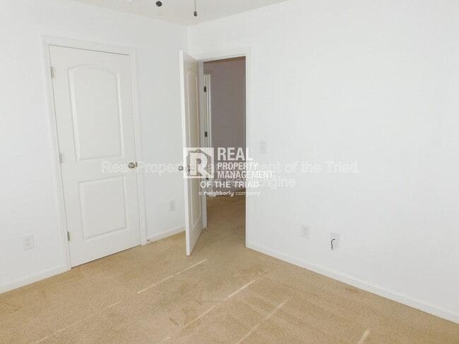 Building Photo - 5013 Red Poll Dr