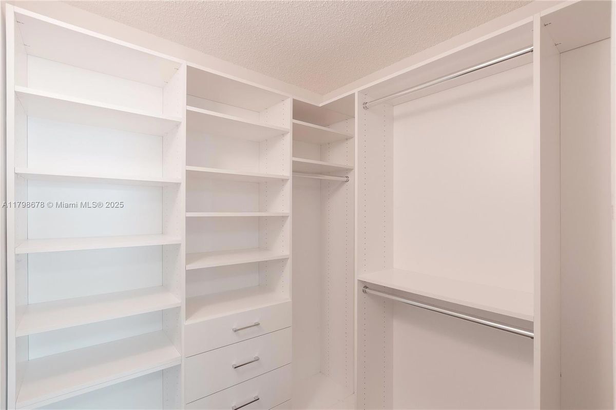 Building Photo - 1756 N Bayshore Dr