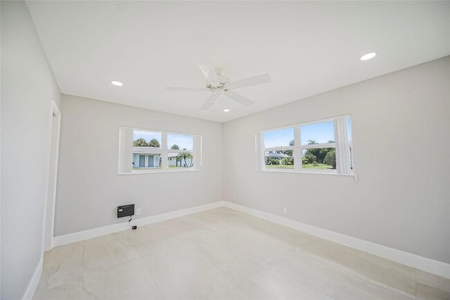 Building Photo - 2725 Emory Dr W
