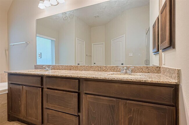 Building Photo - 10623 Davlee Ln