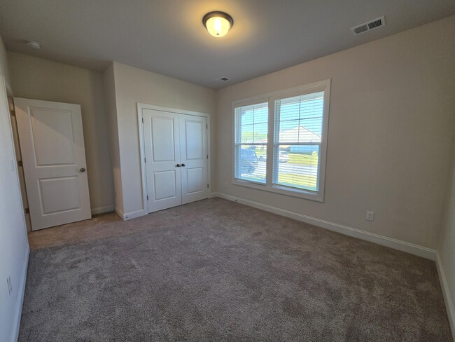 Building Photo - 3360 Rustic Dr