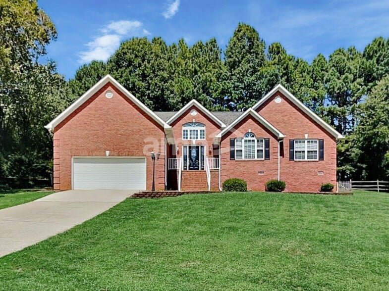 Primary Photo - 122 Tanager Ln