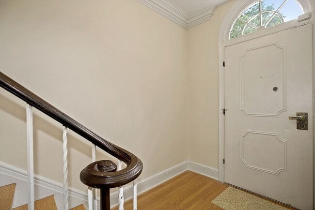 Building Photo - Available Now! 4 Bedroom  3.5  Bathroom Townhouse //Woodley Park// Garage, Driveway & 3 Levels of...