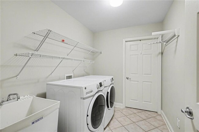 Building Photo - 214 Highlands Ridge Pl