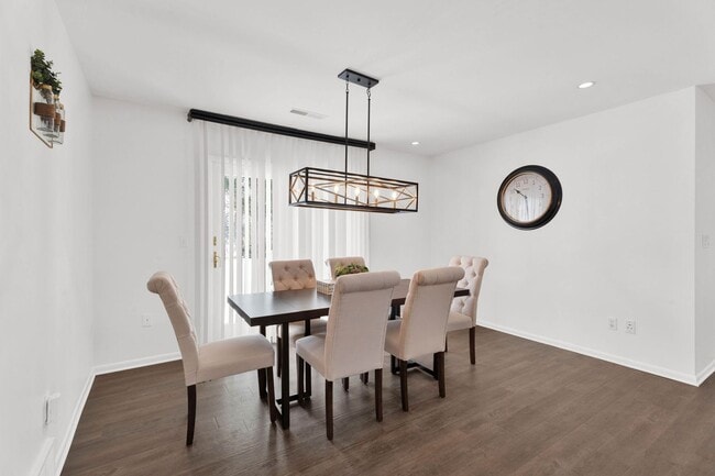 Building Photo - 3BD ROOM RANCH - PRIVATE LOT - FURNISHED - BLOOMFIELD HILLS