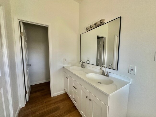 Building Photo - AVAILABLE NOW!