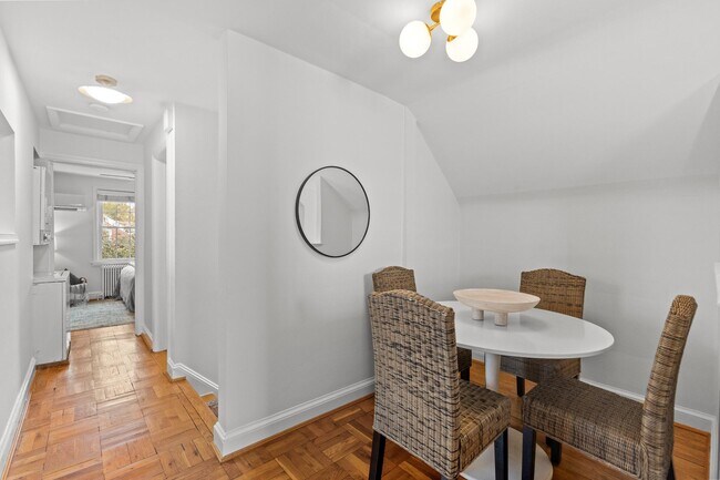 Building Photo - 1700 Dewitt Ave