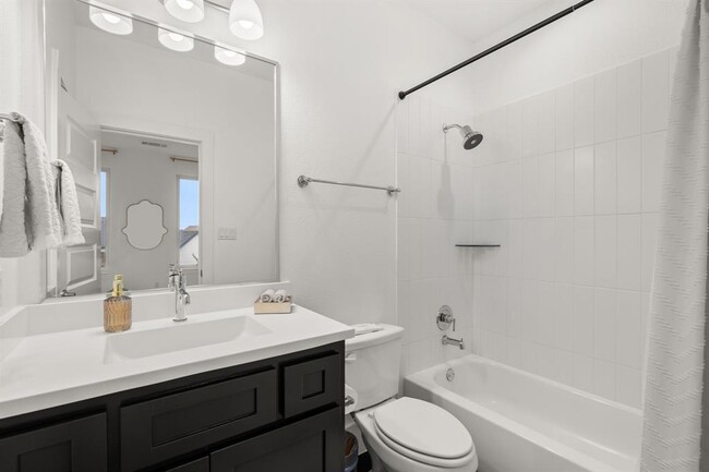 Building Photo - 702 Serene Estates Dr