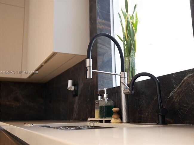 Building Photo - 7451 NW 103rd Ct