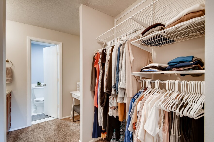 Walk in Closet - 4860 Park Commons Dr