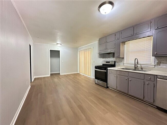 Building Photo - 967 Pine Roc Dr