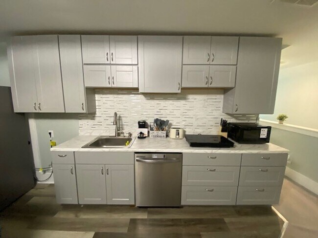 Building Photo - 9249 Crossbill Dr