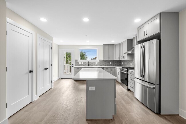Building Photo - 3552 Warder St NW