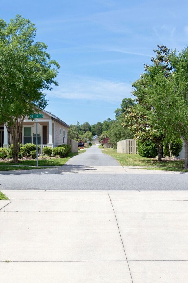 Building Photo - Vibrant 4/3 home in Longleaf!
