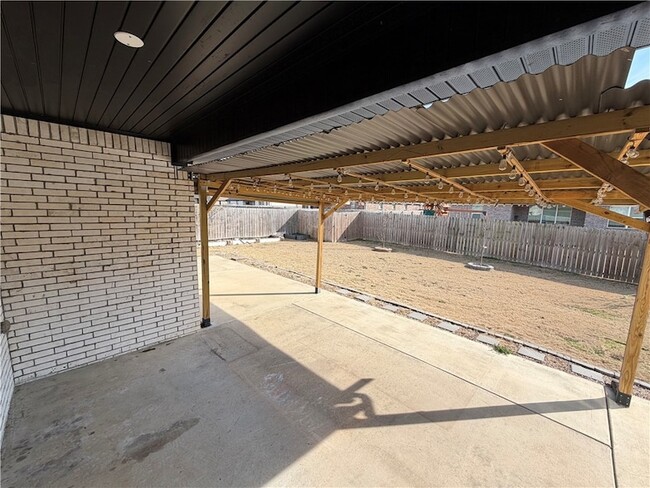 Building Photo - 6025 W Quinn St