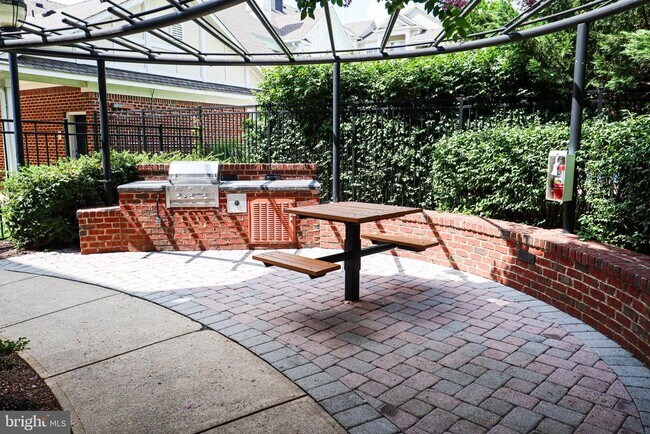 Building Photo - 12929 Centre Park Cir