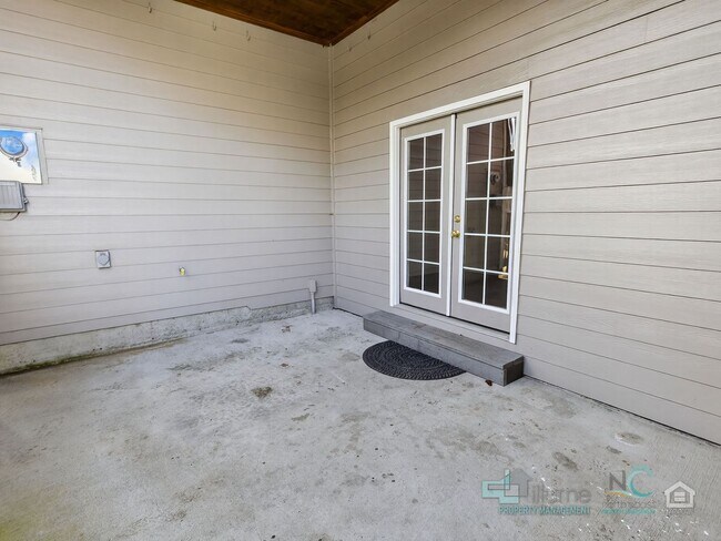 Building Photo - 849 1st Ave