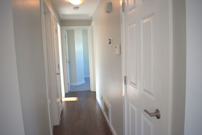 Building Photo - OPEN HOUSE SATURDAY 5/3/25 FROM 1:00-3:00 ...