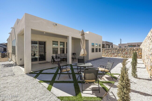 Building Photo - 3865 Jericho St