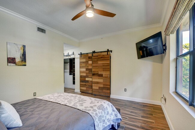 Building Photo - 1640 Presidential Way