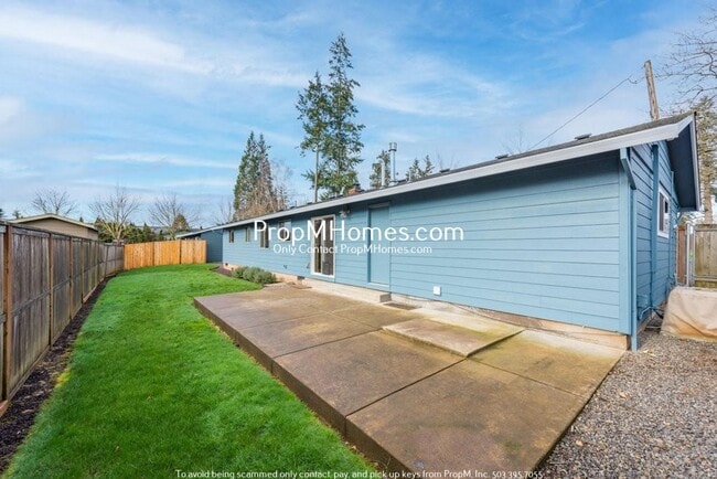 Building Photo - Updated Three Bedroom Gem in Oregon City!