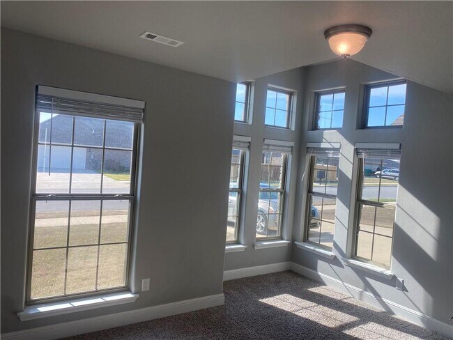 Building Photo - 3550 Macintosh Way