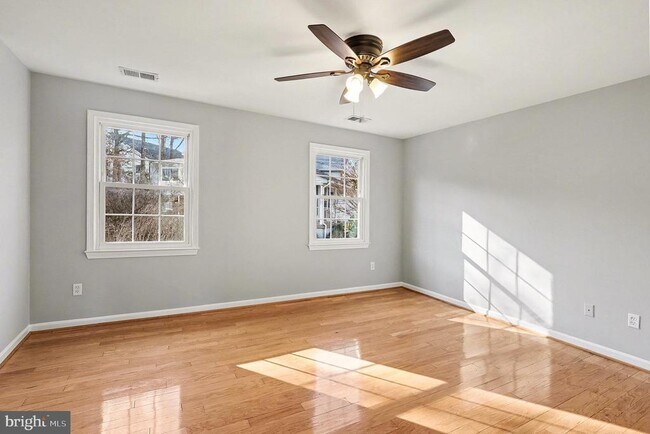 Building Photo - 5819 Stone Ridge Dr