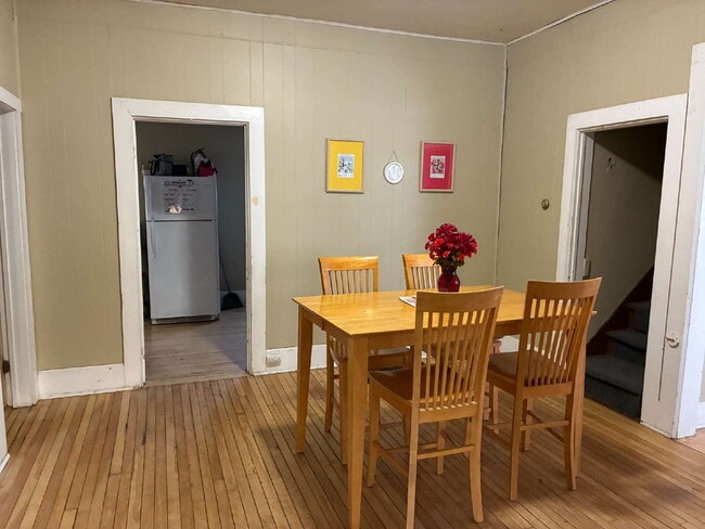 Building Photo - 4 Bedroom, 2 Full Bathroom Home With Central Air & Large Yard