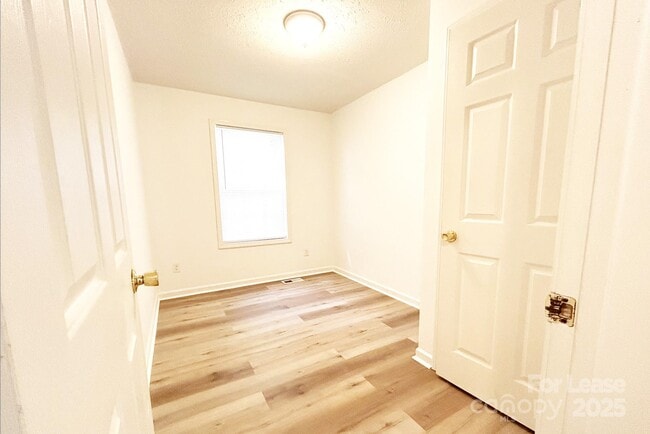 Building Photo - 312 N Linwood Ave