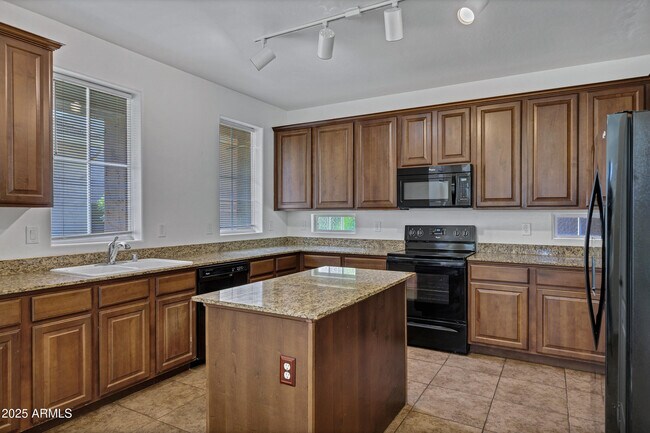 Building Photo - 10132 E Isleta Ave