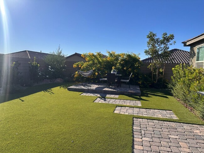 Building Photo - 10114 Blue Cereus St