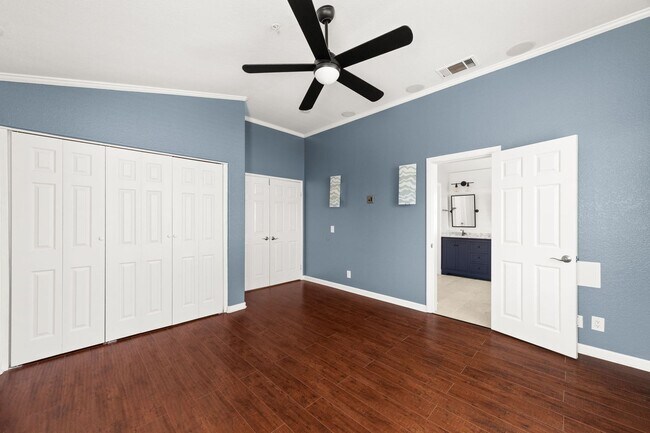 Building Photo - Beautiful 2 Story Home