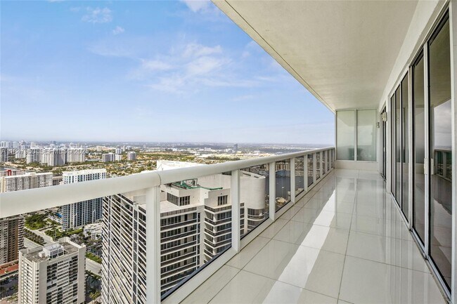 Building Photo - 1830 S Ocean Dr