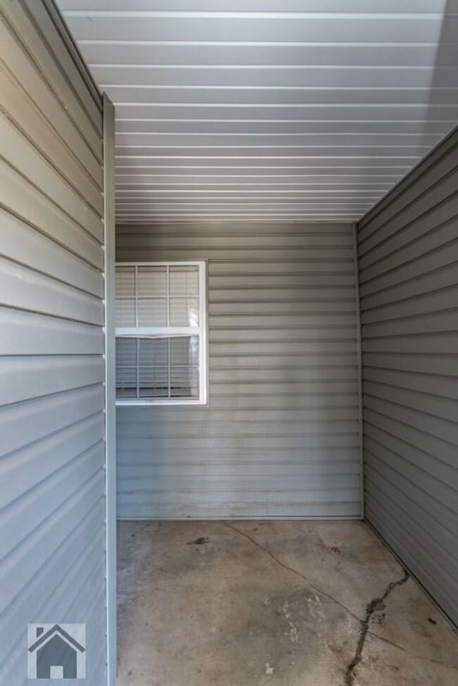Building Photo - 105 Shara Dr