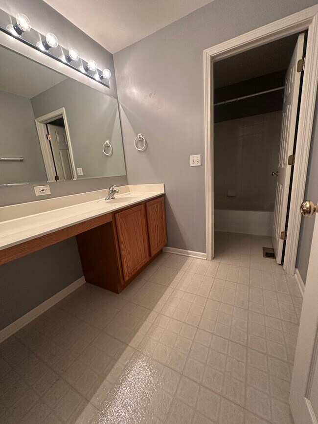 Building Photo - Move-In Ready 3Br 2Ba