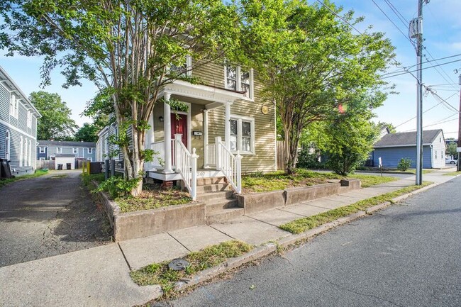 Building Photo - 307 Hawke St