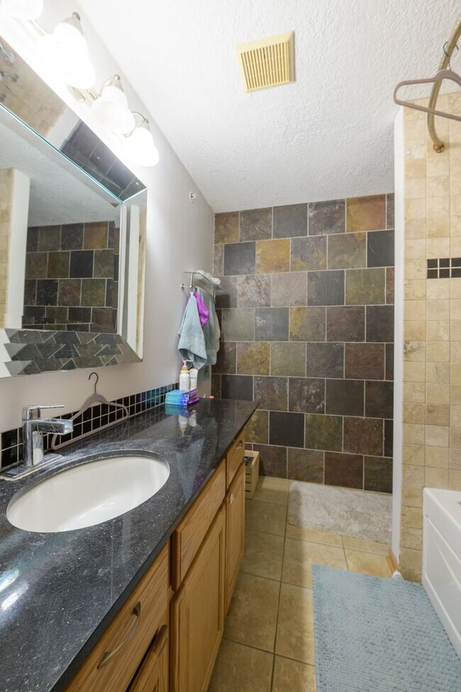 Building Photo - Rare maple grove townhouse available! 3 be...