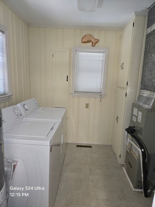 Building Photo - Cute 2 bedroom, 1 bath home in Morehead City