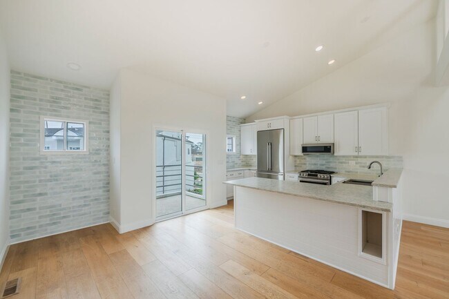 Building Photo - Beautiful Hermosa Beach Townhome Rental!