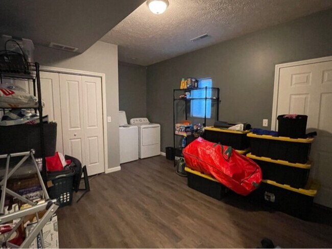 Building Photo - 2304 W George St