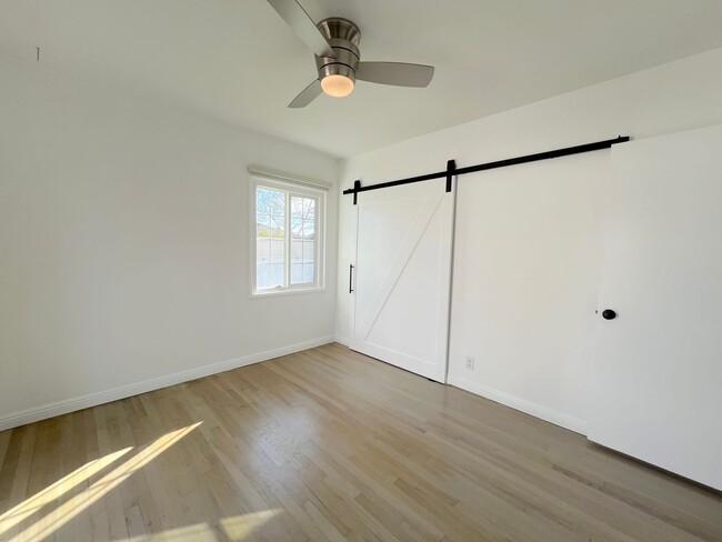 Building Photo - Clean and Updated 2 Bedroom in Long Beach