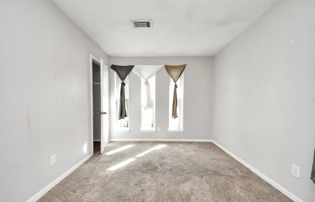 Building Photo - 12610 Chiswick Rd