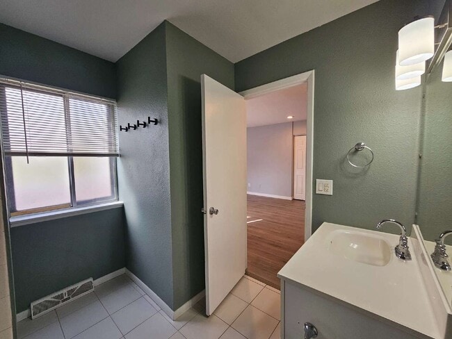 Building Photo - 2618 S Xanadu Way